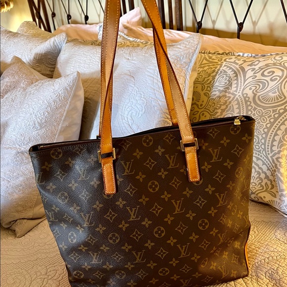Authentic Louis Vuitton Monogram Mezzo - Picture 2 of 10